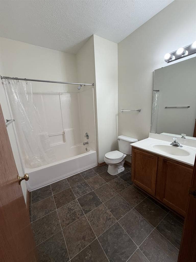 Bright & Cozy Private Room + Bath