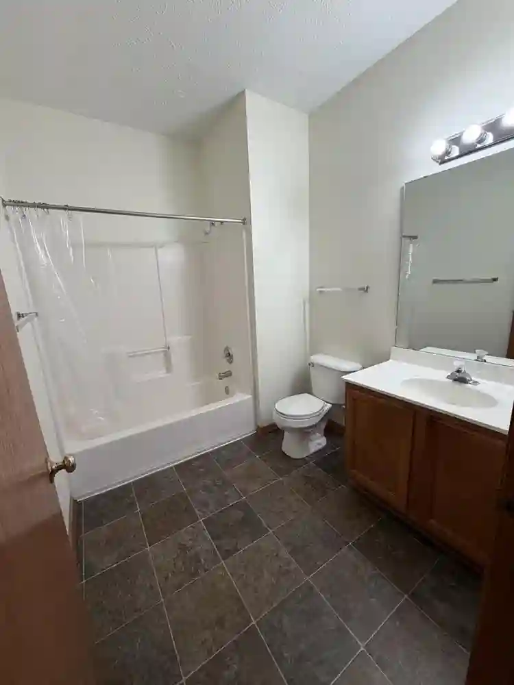 Bright & Cozy Private Room + Bath