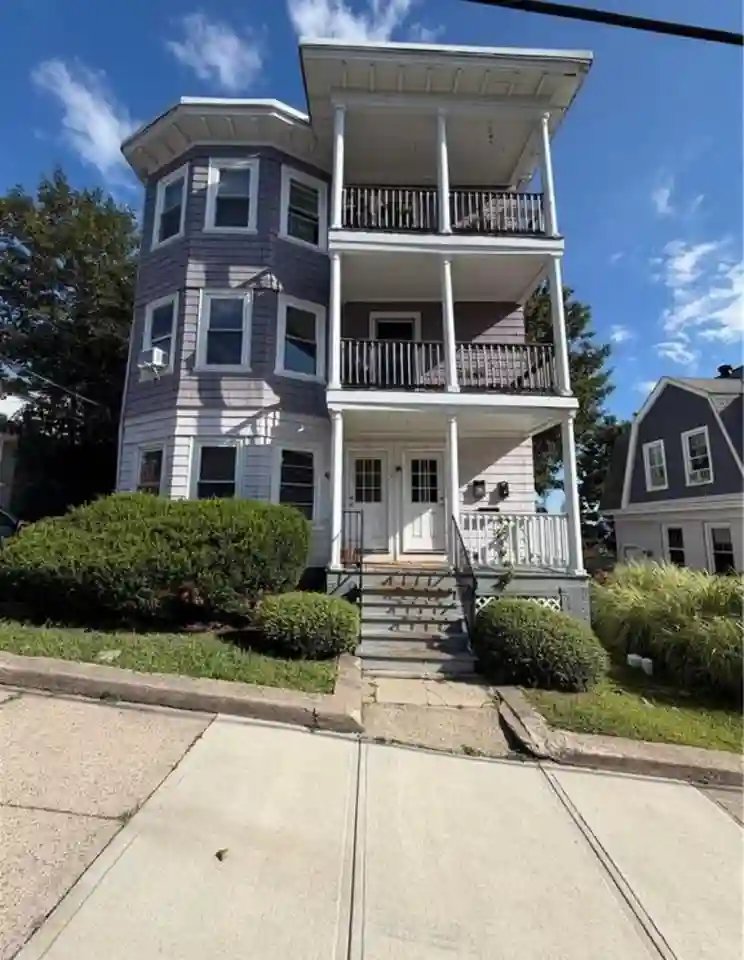 $600 room in pawtucket!