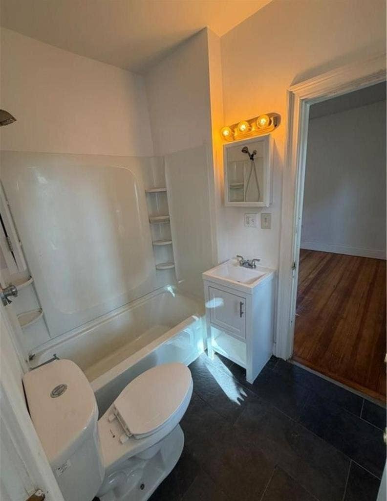 $600 room in pawtucket!