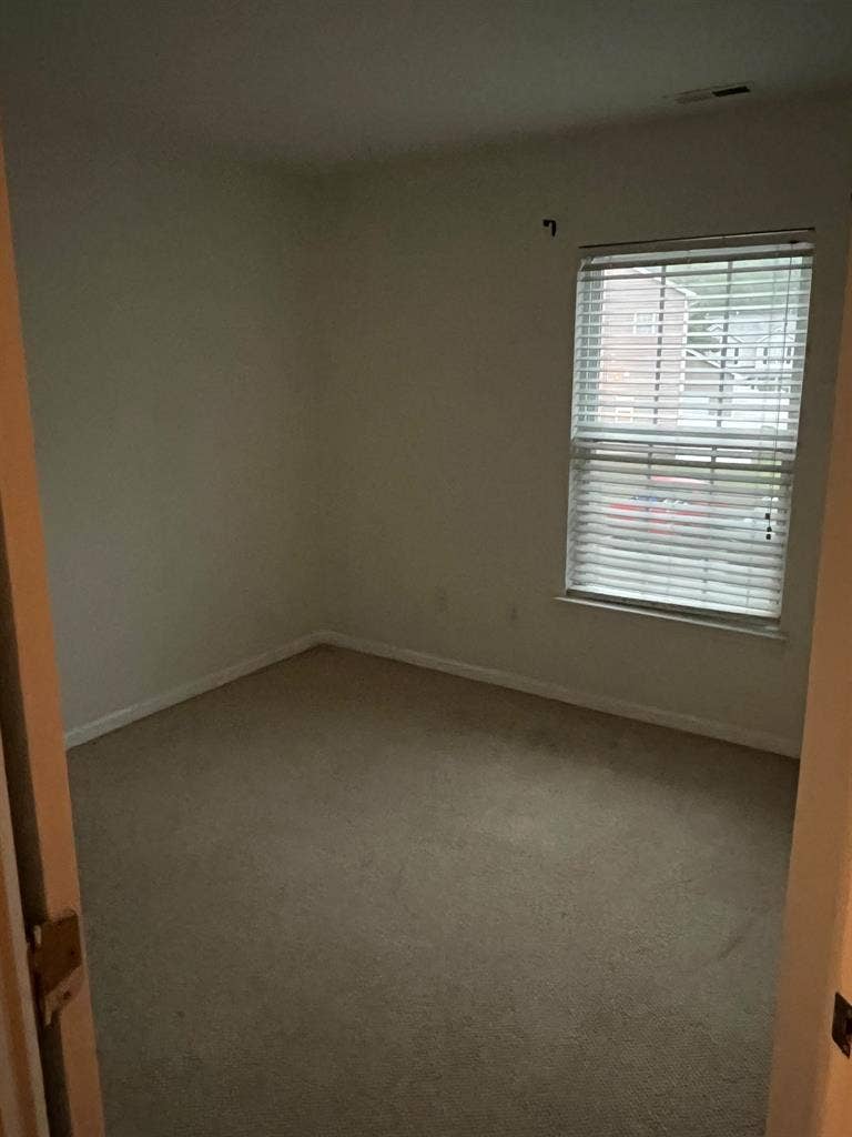 Private room for rent in townhouse