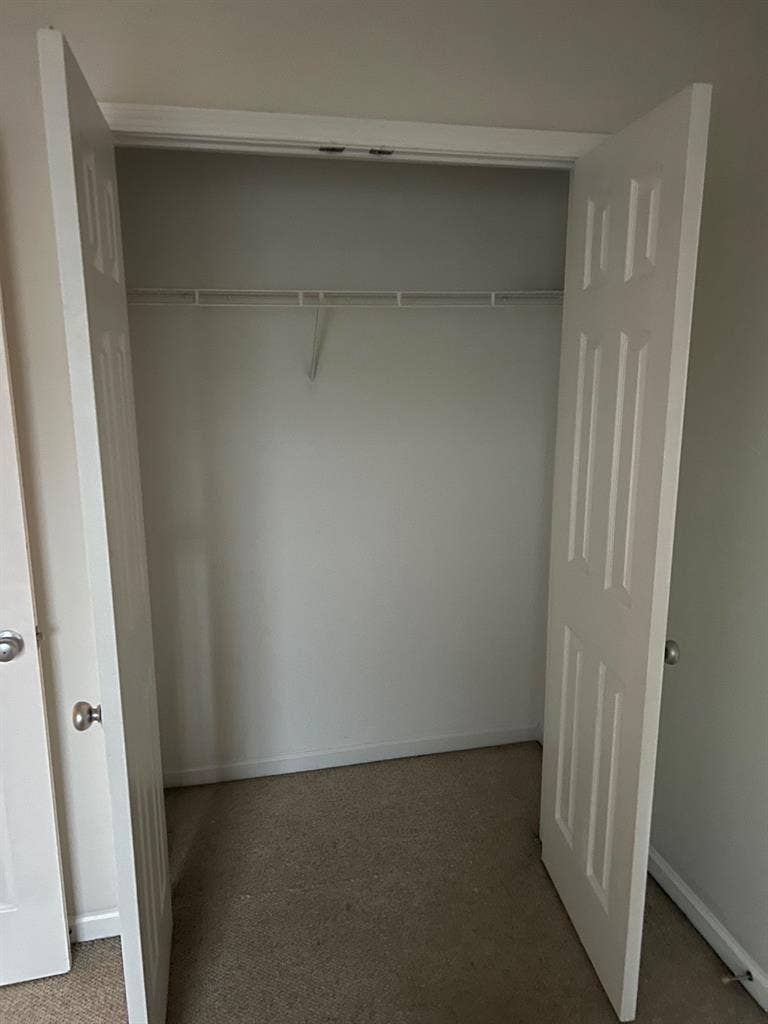 Private room for rent in townhouse