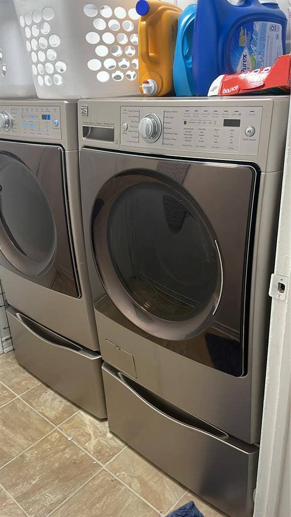 Spacious room in Central Arlingtonn
