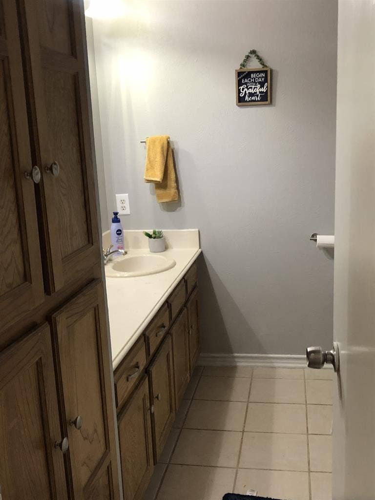 Spacious room in Central Arlingtonn