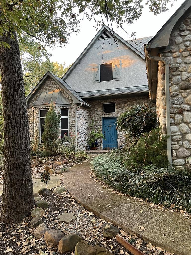 I am looking for a roommate