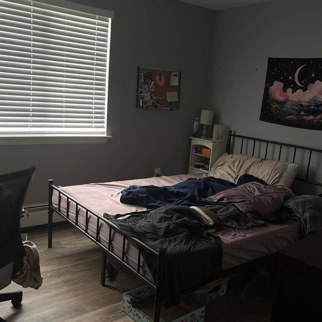 Quiet room in large apartment