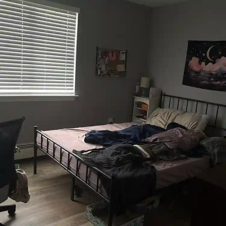 Quiet room in large apartment