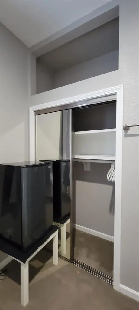 Private Bedroom J - Utilities Inc