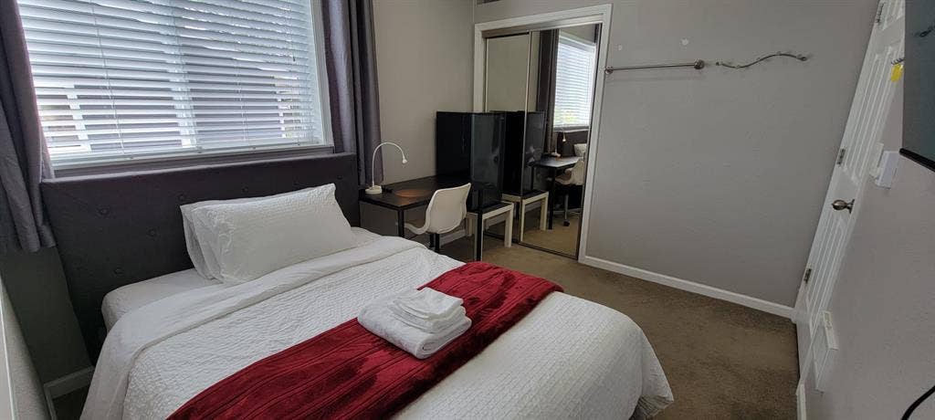 Private Bedroom J - Utilities Inc