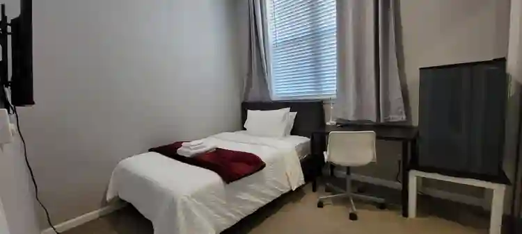 Private Bedroom L - Utilities Inc