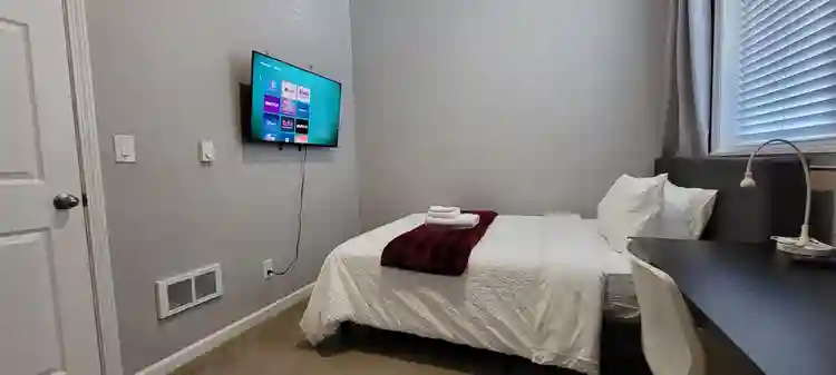 Private Bedroom L - Utilities Inc