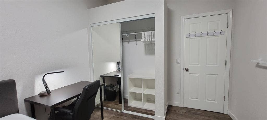 Private Room P - Utilities Inc