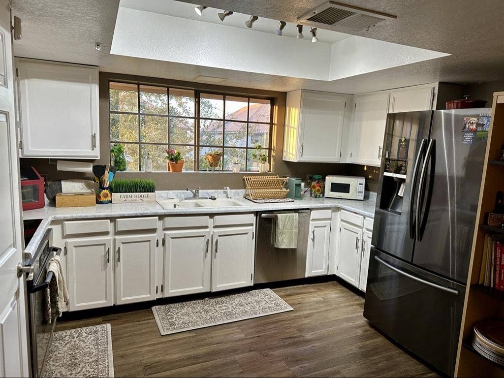 2bed 2level townhouse on greenbelt