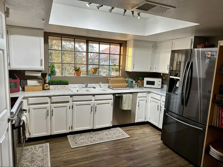 2bed 2level townhouse on greenbelt