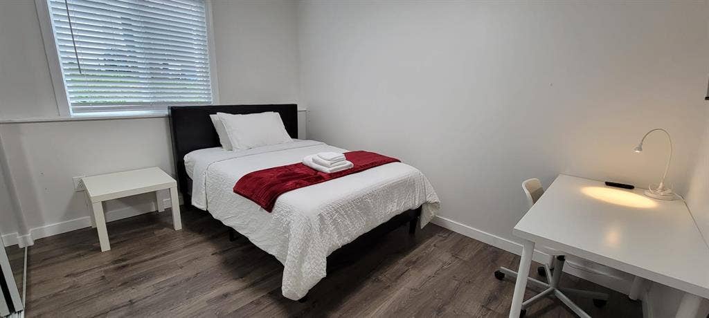 Private Room R - Utilities Inc