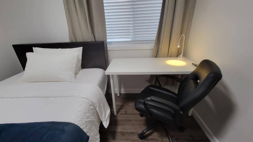 Private Room S - Utilities Inc