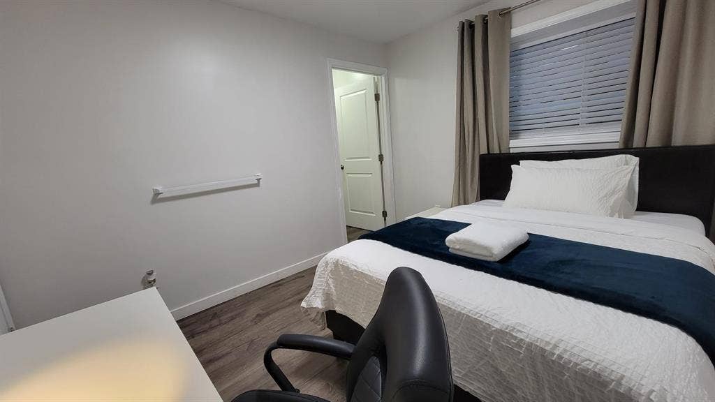 Private Room T - Utilities Inc
