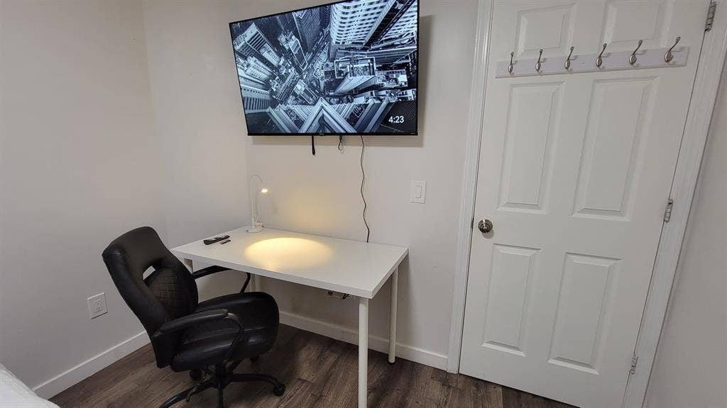 Private Room T - Utilities Inc