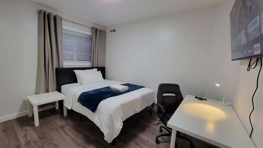 Private Room T - Utilities Inc