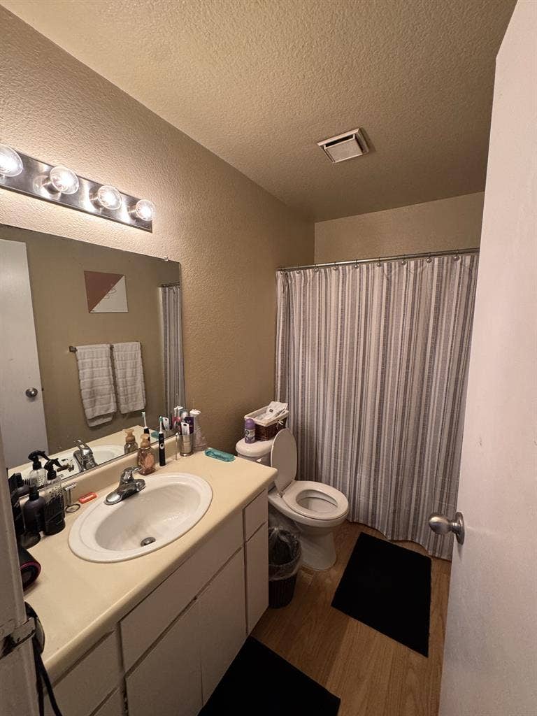 Renting room in South Natomas