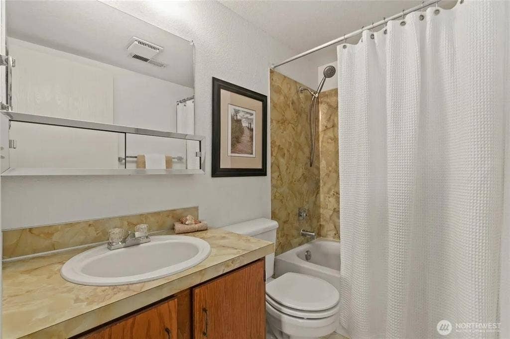 Master Bdrm Available In Kirkland