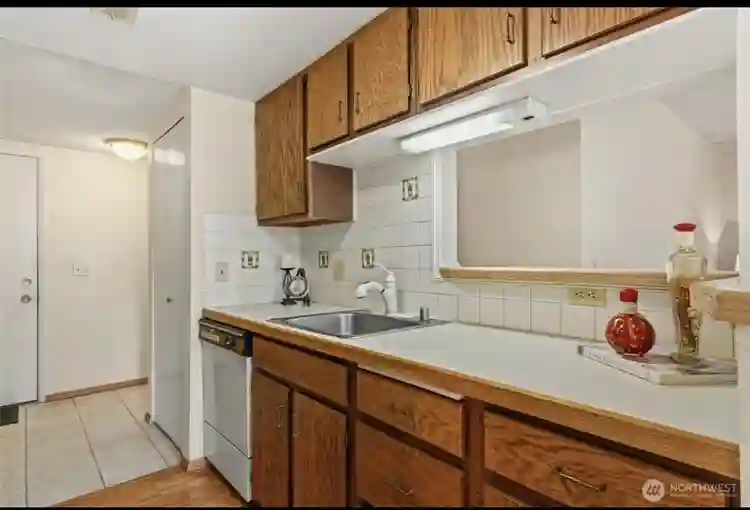 Master Bdrm Available In Kirkland