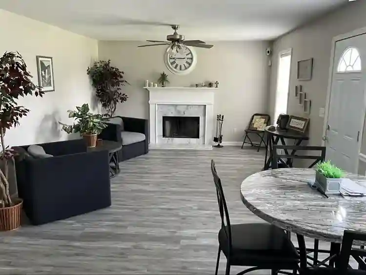 Clean quiet huge estate home!
