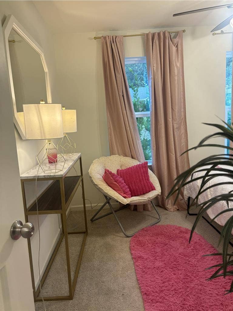 Sheek cottage in the suburbs