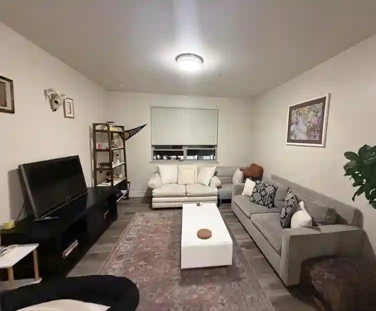 Looking for female roommate