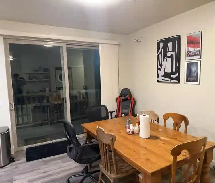 Looking for female roommate