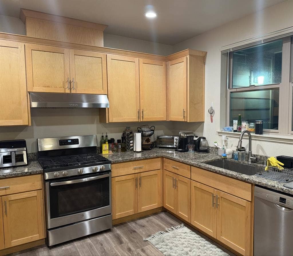 Looking for female roommate