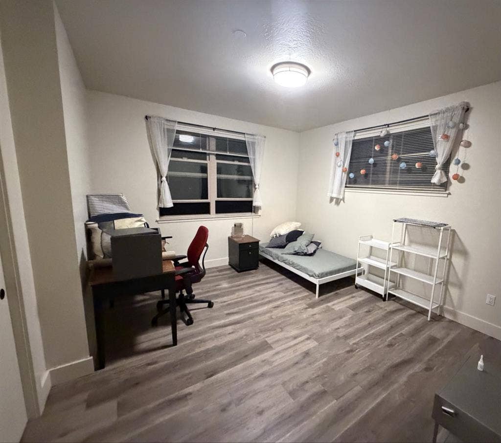 Looking for female roommate