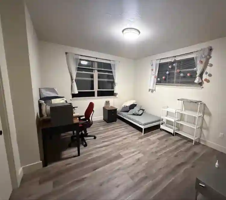 Looking for female roommate