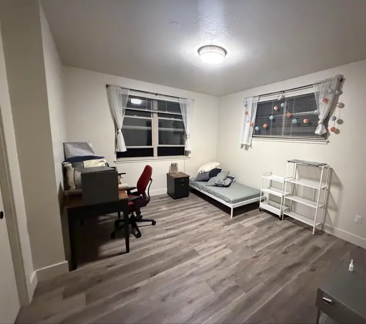 Looking for female roommate