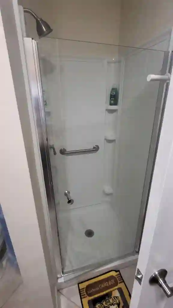 Room w/ king bed and bath for rent