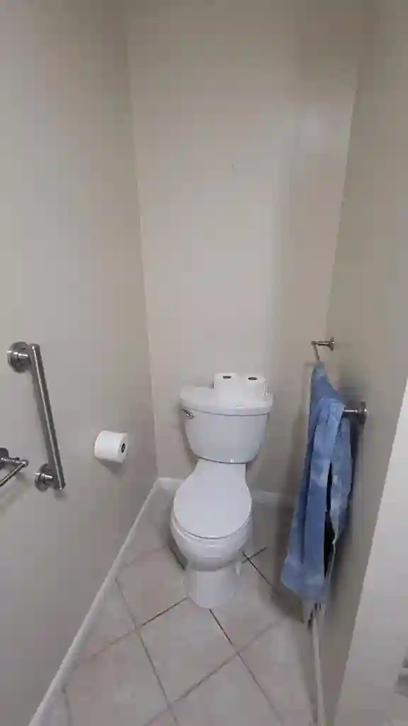 Room w/ king bed and bath for rent