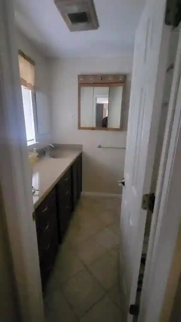 Room w/ king bed and bath for rent