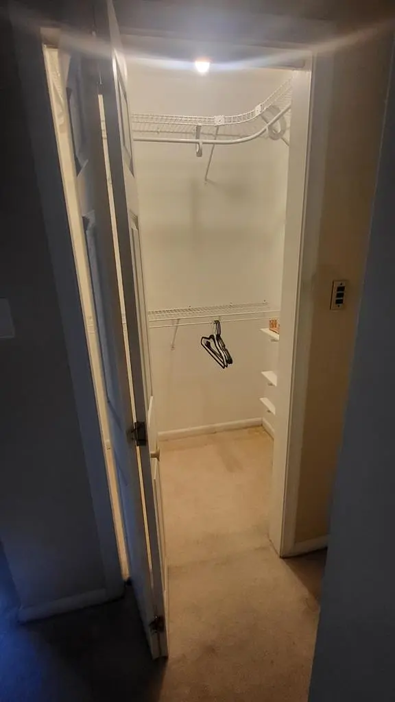 Room w/ king bed and bath for rent