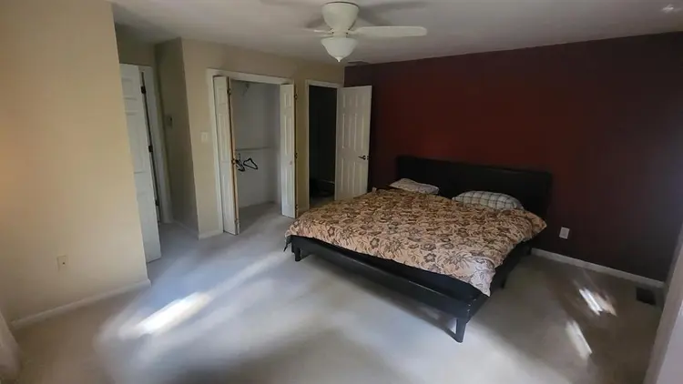 Room w/ king bed and bath for rent