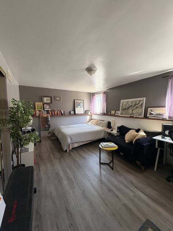 Private room in Echo Park house