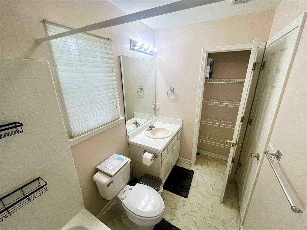Private Room, Shared Bath Male