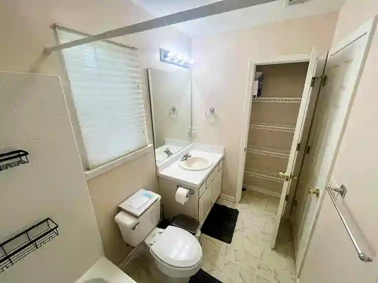 Private Room, Shared Bath Male