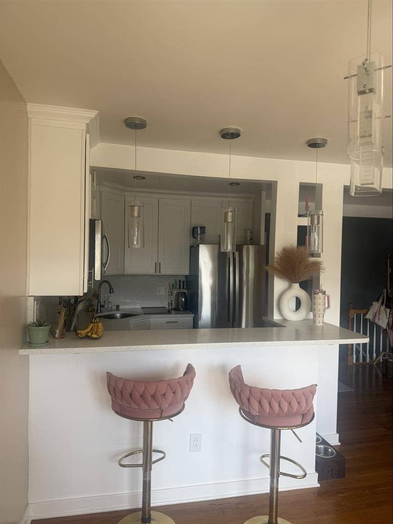 GIRL ROOMMATE | Union City, NJ