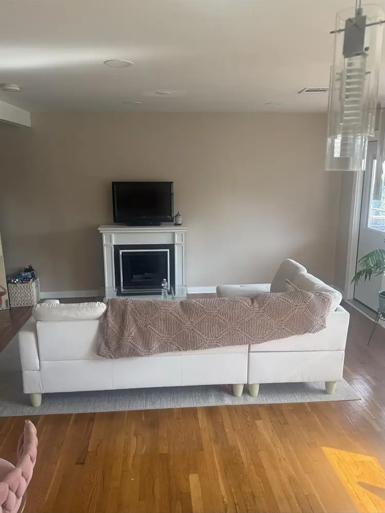 GIRL ROOMMATE | Union City, NJ