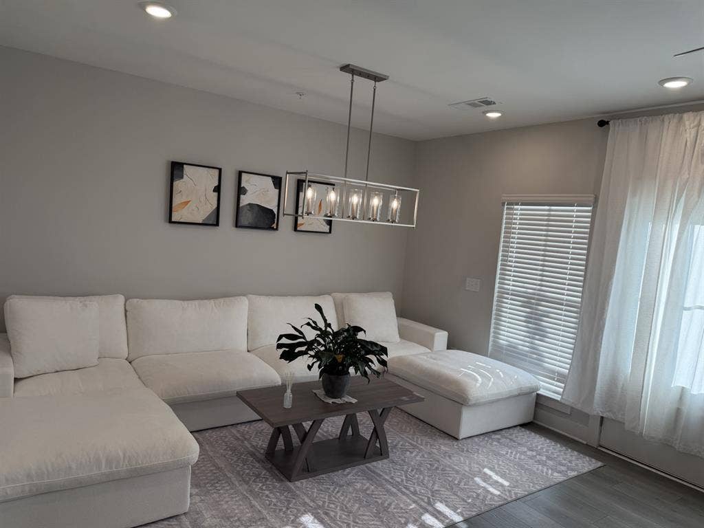 Clean, quiet, beautifully furnished