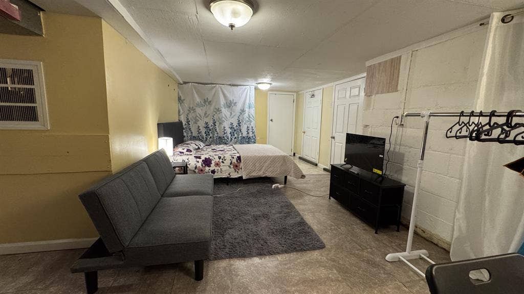 Furnished Bedroom In Ewing, NJ