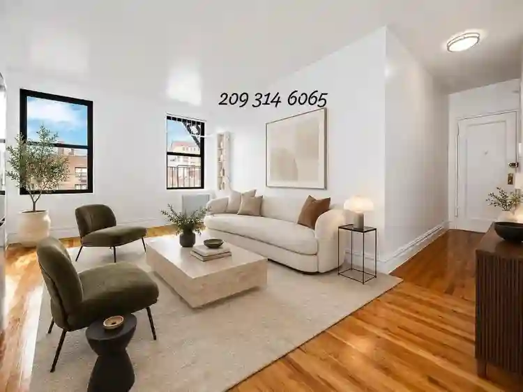 Welcome to 90 Bank St!A beautiful