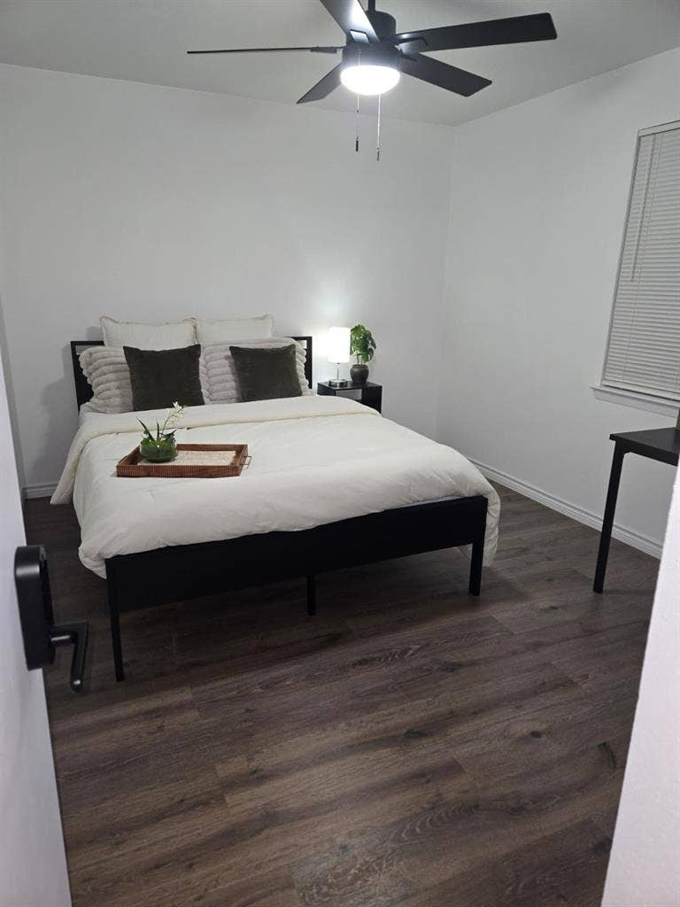 Private Room in Clean Serene House