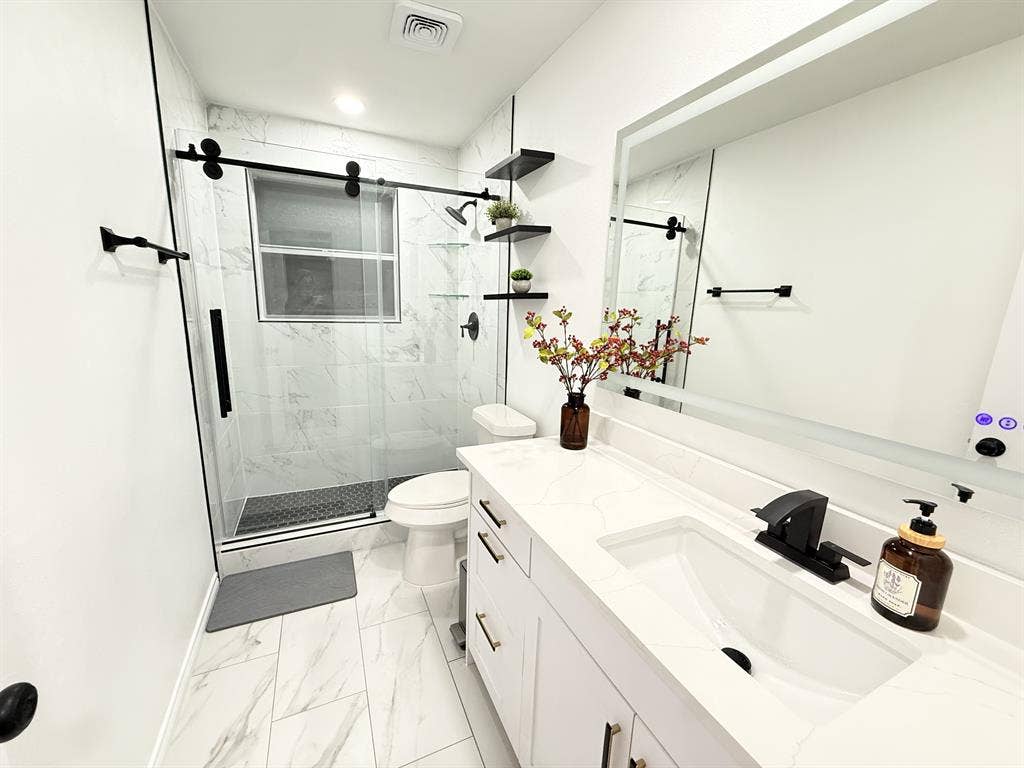 Private Room in Clean Serene House