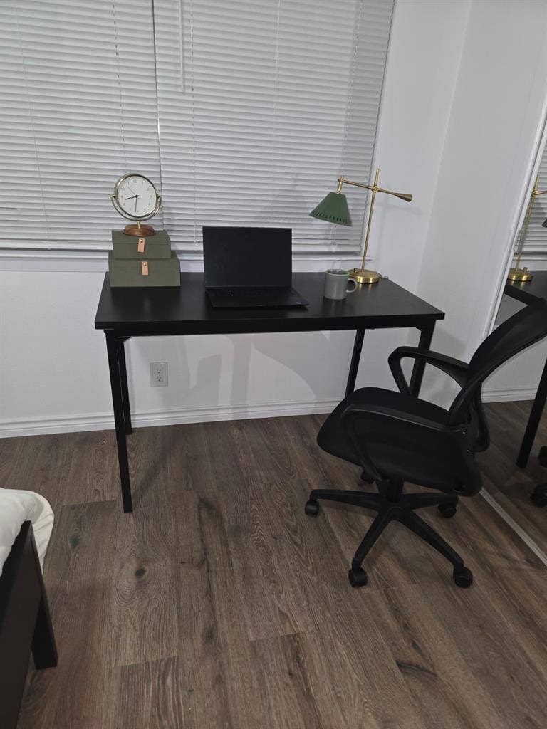 Private Room in Clean Serene House